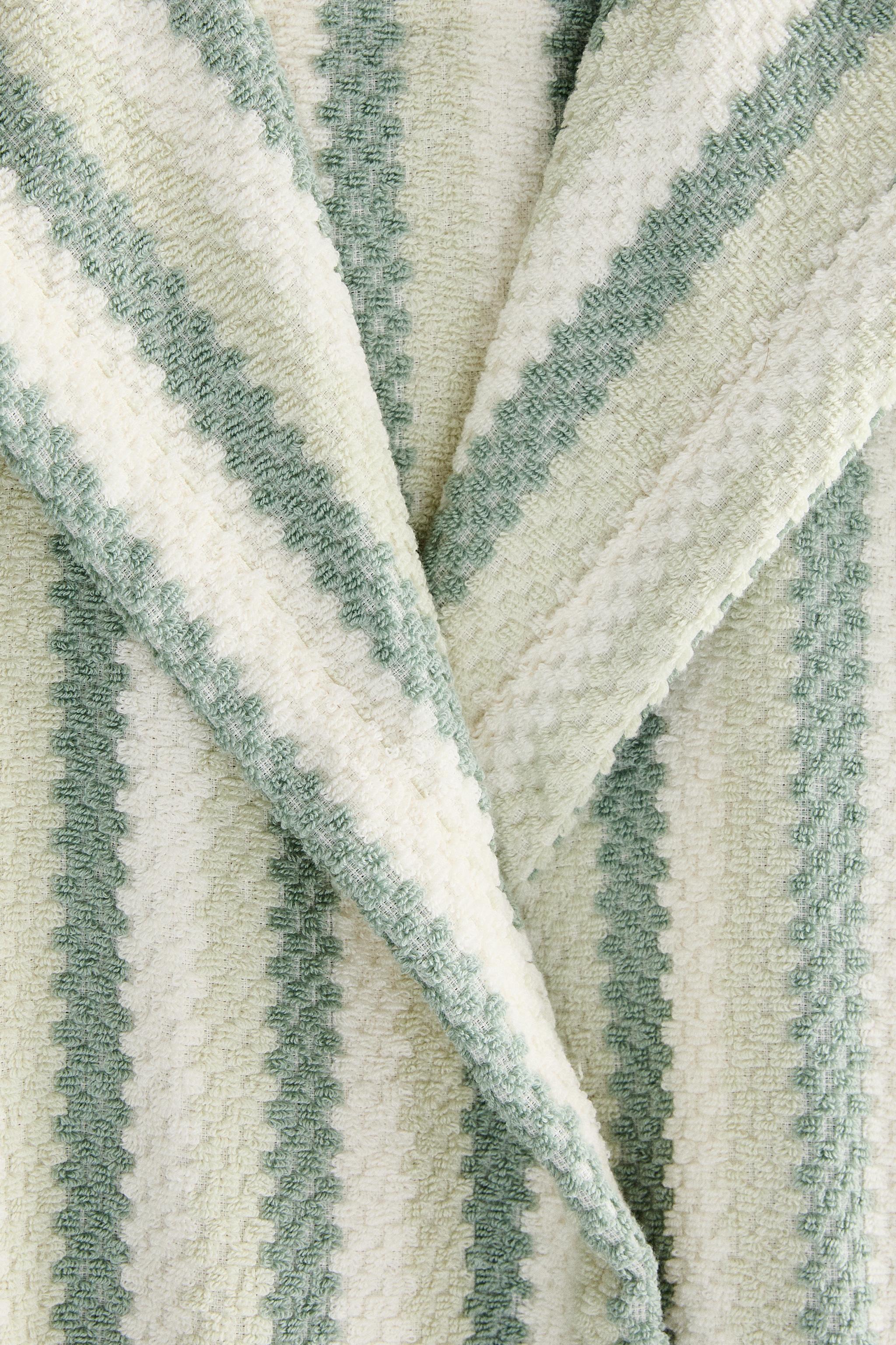 PEIGNOIR JACQUARD GÉOMÉTRIQUE